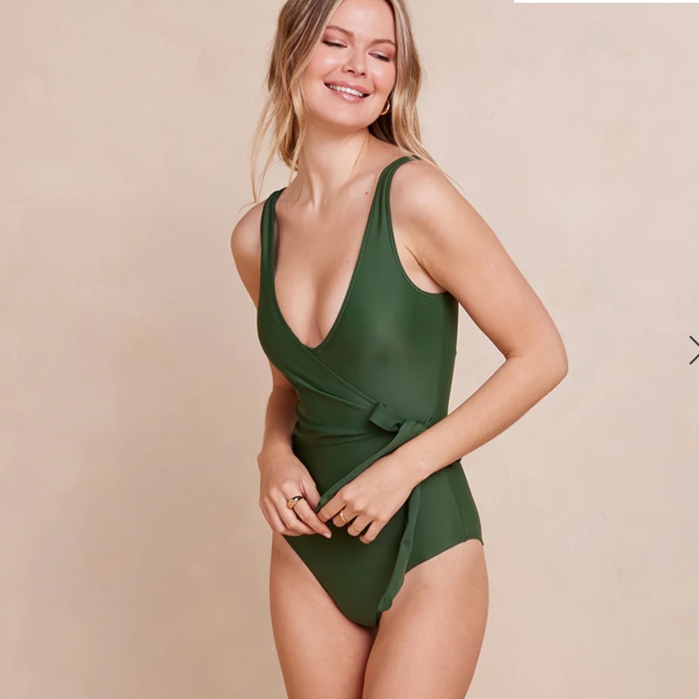NWT Summersalt the perfect wrap one piece